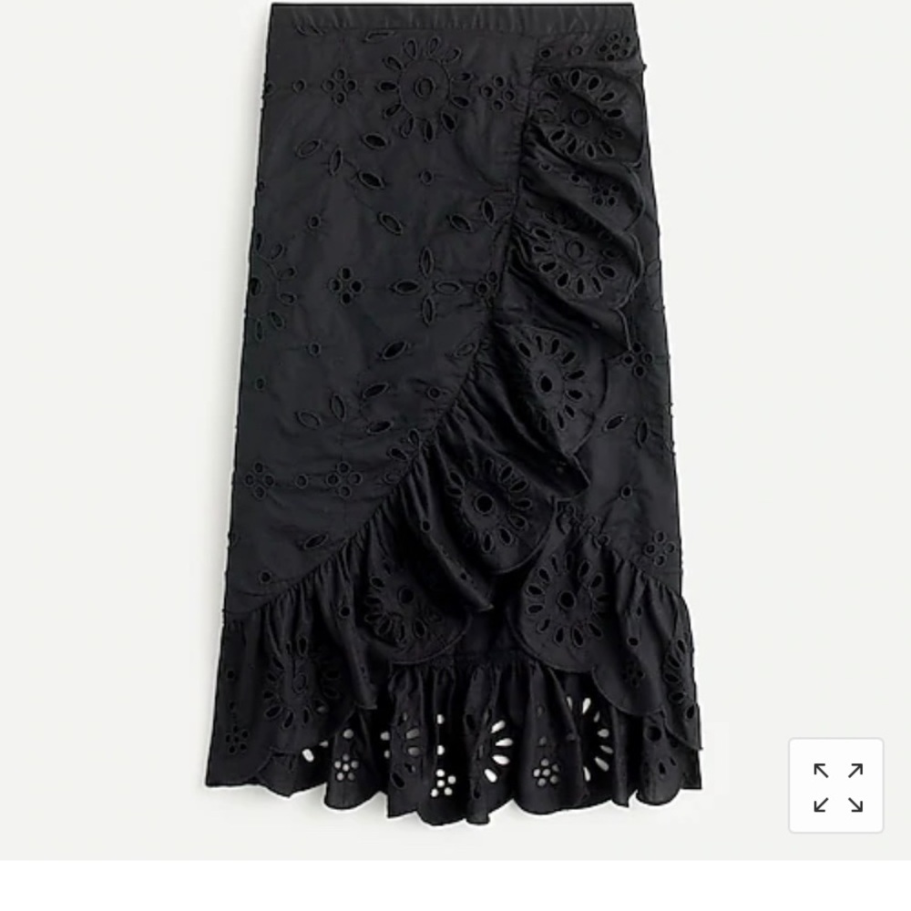 Ruffle Front Eye-let skirt NWT Black size M